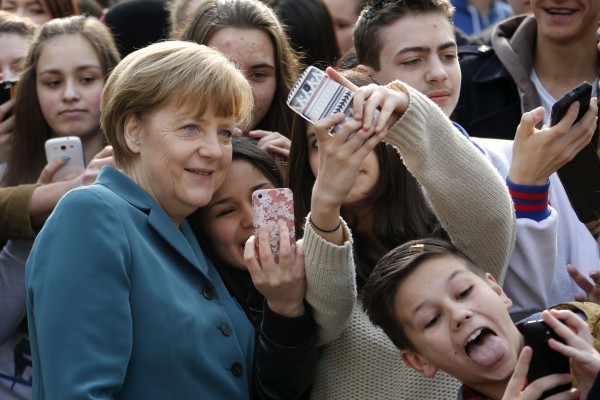 merkel-selfie-600x400