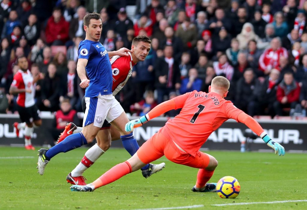 Premier League : Οργίασαν οι Άγιοι, με το ζόρι η Άρσεναλ (vids)