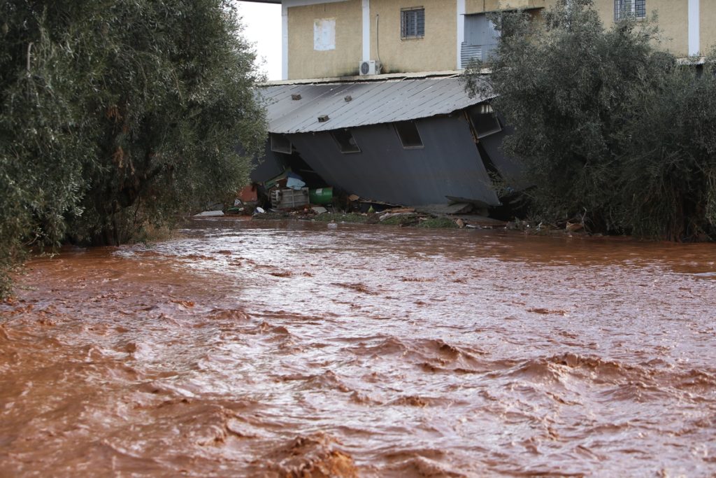 Δυτική Αττική: Μόλις 30 λεπτά βροχή ζωντάνεψαν τον χθεσινό εφιάλτη