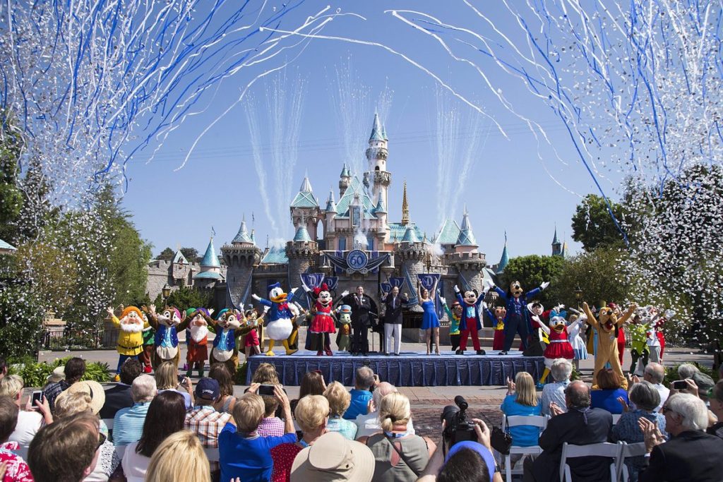 Μία διακοπή ρεύματος στη Disneyland παγίδευσε επισκέπτες σε παιχνίδια