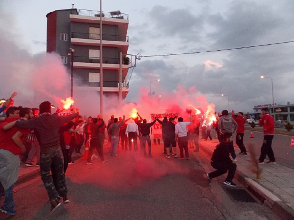 Αποθεωτική υποδοχή στο Αγρίνιο για τον Ολυμπιακό (pic/vid)