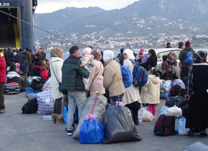 Σε δομές φιλοξενίας στην Αττική μεταφέρονται 344 πρόσφυγες από την Λέσβο