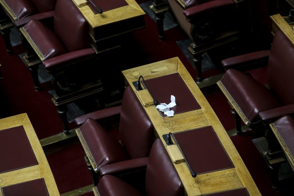 Yψηλοί τόνοι κατά τη συζήτηση του προϋπολογισμού στη βουλή