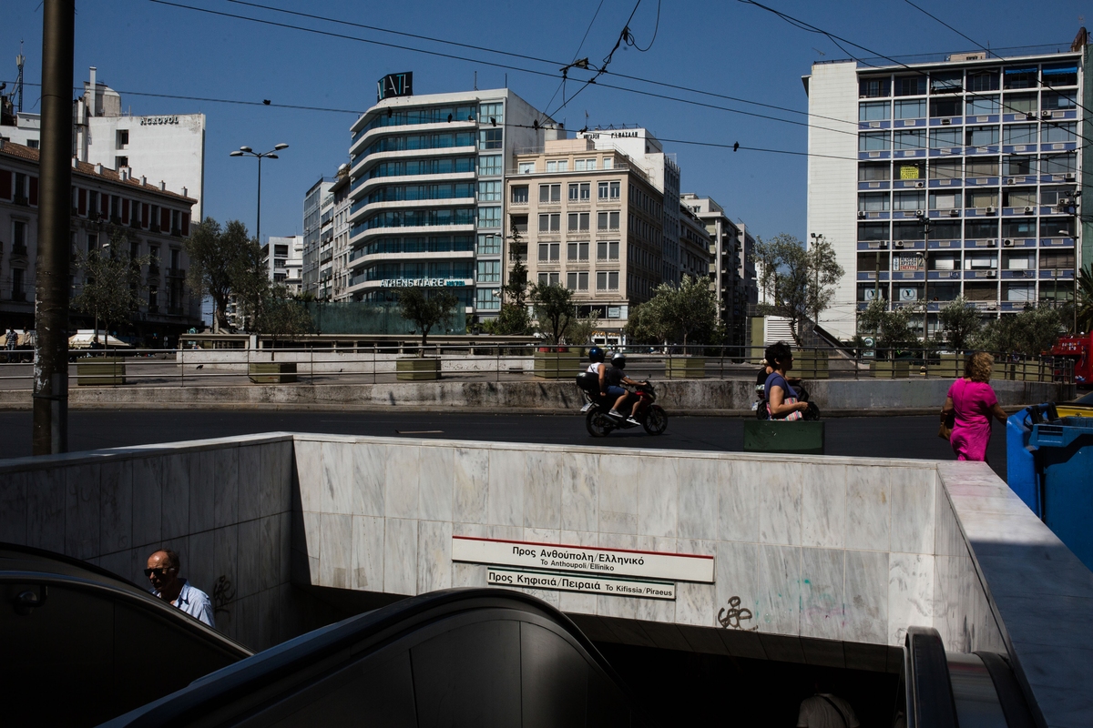 Άνδρας έπεσε στο κενό από τον 5ο όροφο ξενοδοχείου στην Ομόνοια