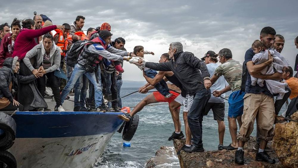 Μειώθηκε στο μισό η ροή μεταναστών και προσφύγων το 2017 στην Ευρώπη