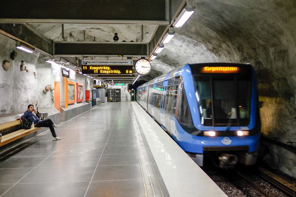 Метро дешевые поездки. Вагоны метро Стокгольма. Stockholm Metro c6. Stockholm Metro c30. Метро Стокгольма поезда.