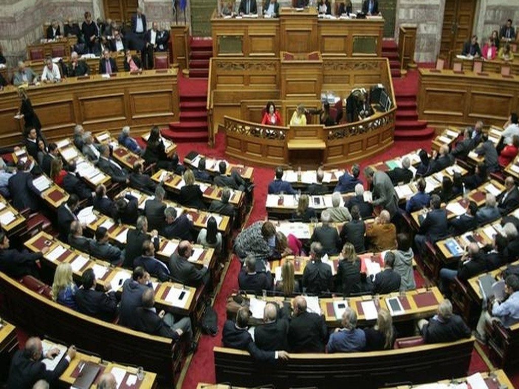 Στην Ολομέλεια της Βουλής η συζήτηση για το πολυνομοσχέδιο