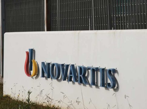 Υπόθεση Novartis : Οι εμπλεκόμενοι να σταματήσουν να πετάνε την μπάλα στην εξέδρα.