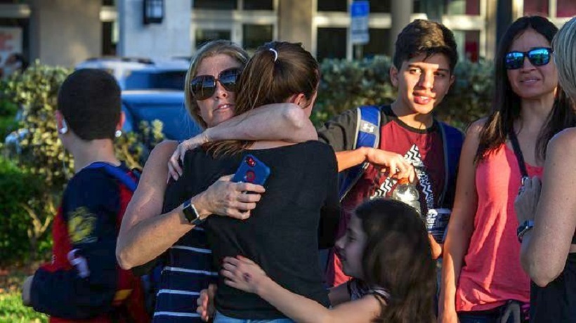 Το Χόλιγουντ αντιδρά μετά τους πυροβολισμούς σε σχολείο