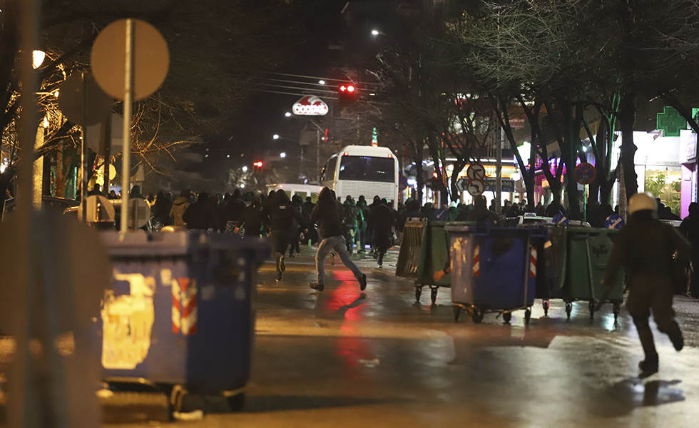 Καταγγελία ΣΥΡΙΖΑ για βανδαλισμούς από οπαδούς του ΠΑΟΚ