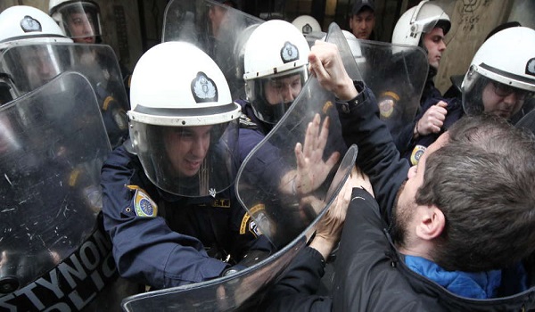 Δικογραφία για τα επεισόδια έξω από συμβολαιογραφείο στην Καποδιστρίου