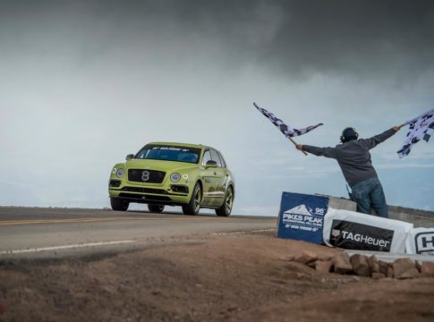 Η Bentley Bentayga «έσπασε» το ρεκόρ στο Pikes Peak