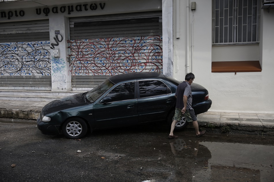 Βροχή τώρα: Τριτοκοσμικές εικόνες στην Αττική – Πλημμύρισαν τα πάντα (pics, vid)