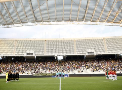 Πανό κατά Τσίπρα-Μητσοτάκη στο ΟΑΚΑ για τις φωτιές: «Σκάστε!» (pic)