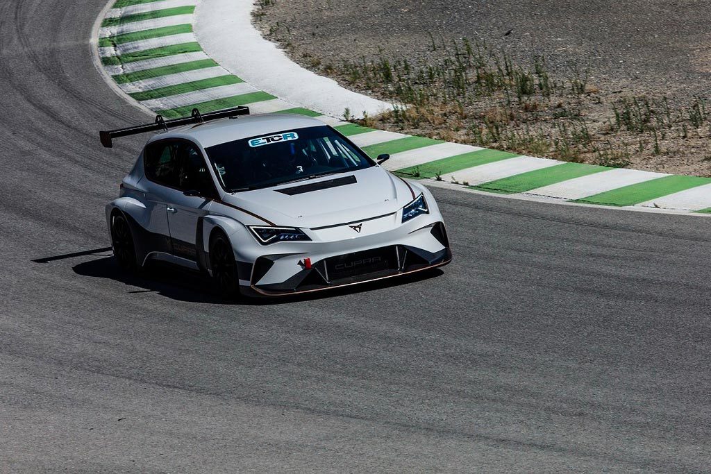 Συνεχίζει τις δοκιμές το Cupra e-Racer