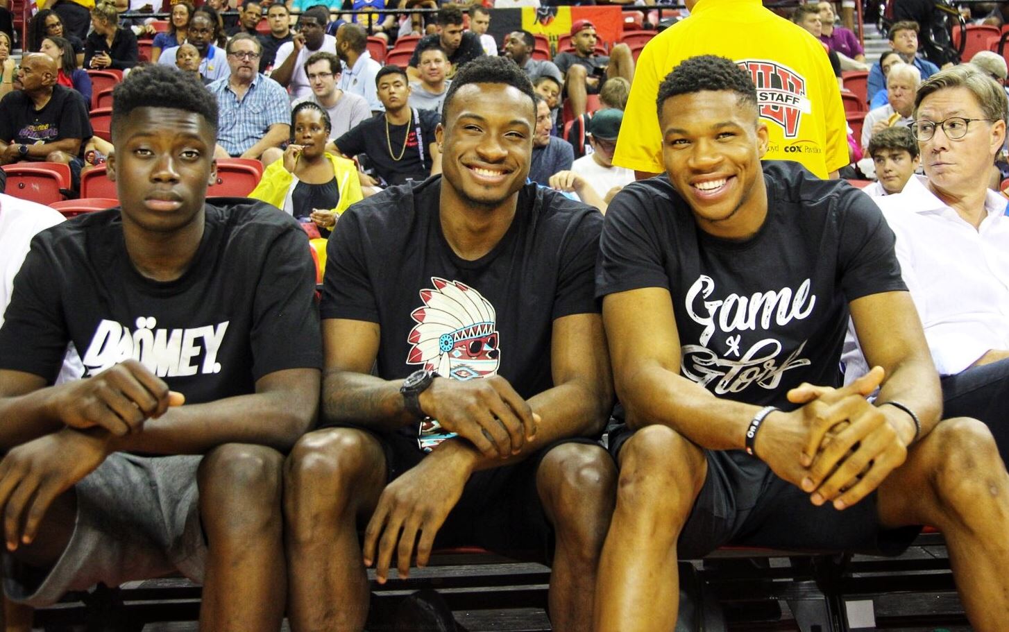 Στο Summer League για τον Κώστα οι Αντετοκούνμπο (pic)