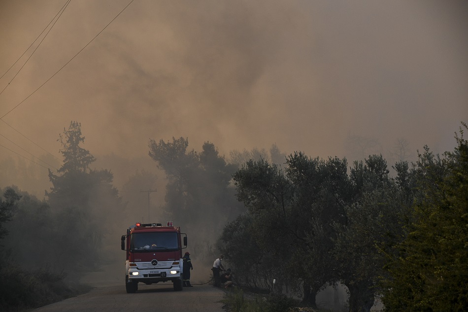 Φωτιά τώρα: Η στιγμή που δίνεται η εντολή εκκένωσης στο Κοντοδεσπότι (vid)