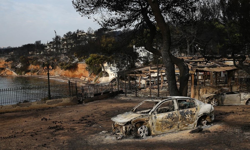 ΦΩΤΙΑ ΣΤΟ ΜΑΤΙ: Ένας μήνας από τη φονική πυρκαγιά (pics&vids)