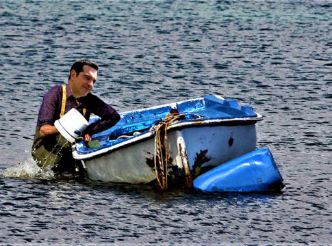 Αφού τελικά μας έβγαλε από τα Μνημόνια ο Τσίπρας, γιατί δεν σηκώνεται να φύγει;