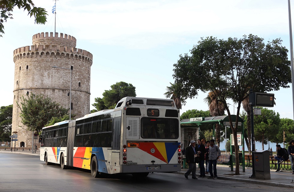 Επίθεση με πέτρες σε λεωφορείο του ΟΑΣΘ πριν το Άρης – Παναθηναϊκός