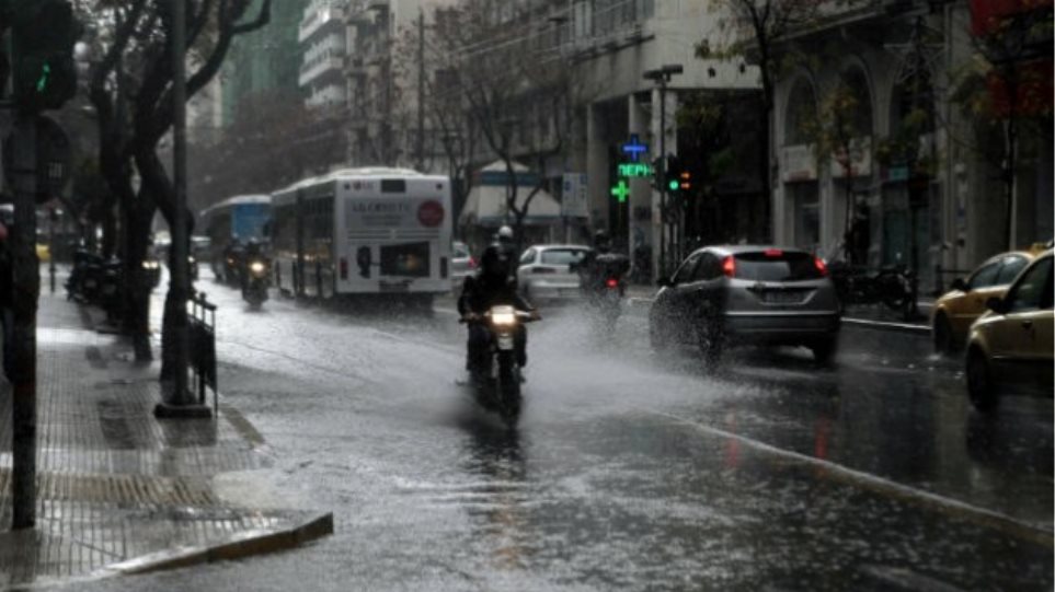 Κακοκαιρία με βροχές, καταιγίδες και χιόνια – Στα λευκά η Πάρνηθα!