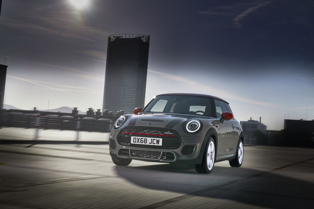 Τα Mini John Cooper Works και Cabrio συμβατά με τους κανονισμούς Euro 6d-TEMP