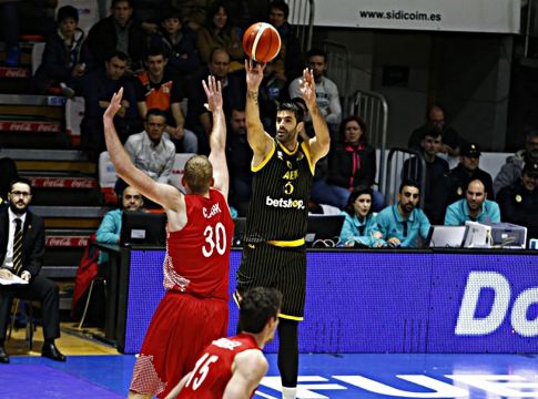 LIVE: Φουενλαμπράδα – ΑΕΚ 82-90 (Τελικό)