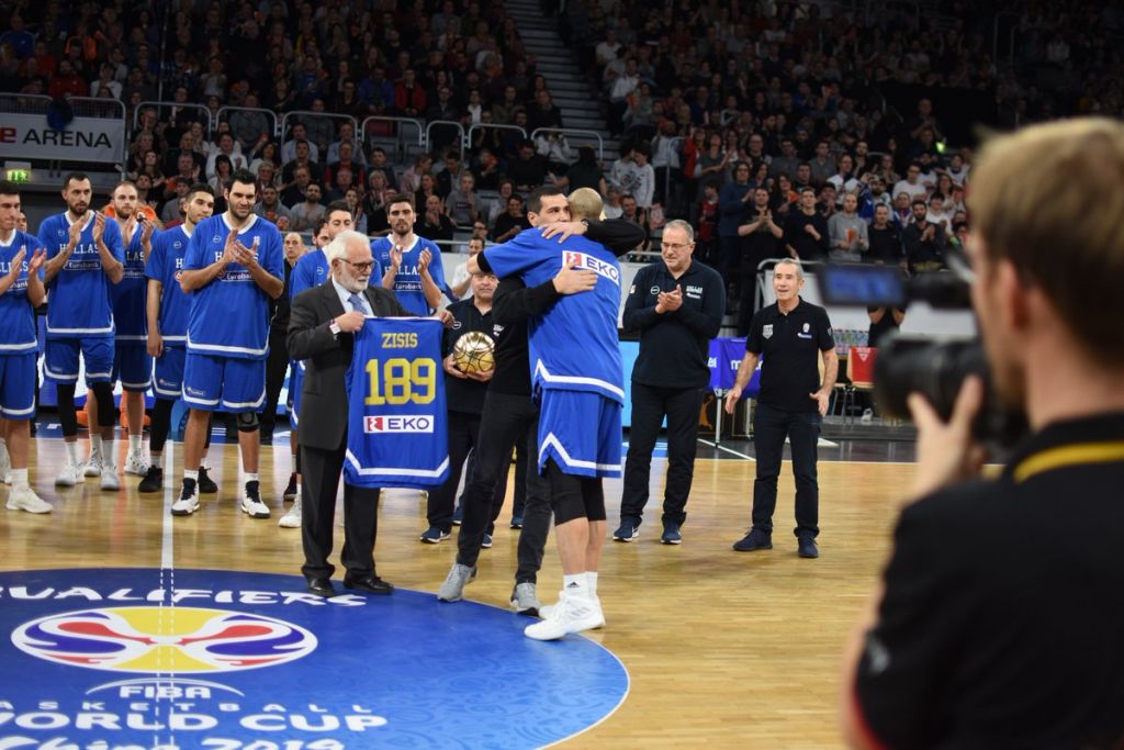 Η ΕΟΚ βράβευσε τον Νίκο Ζήση στη Γερμανία (pics, vid)