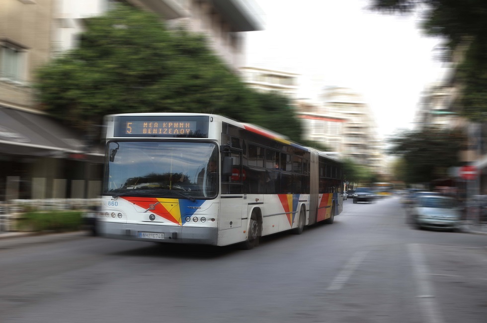 Άγνωστοι επιτέθηκαν με πέτρες σε λεωφορείο του ΟΑΣΘ