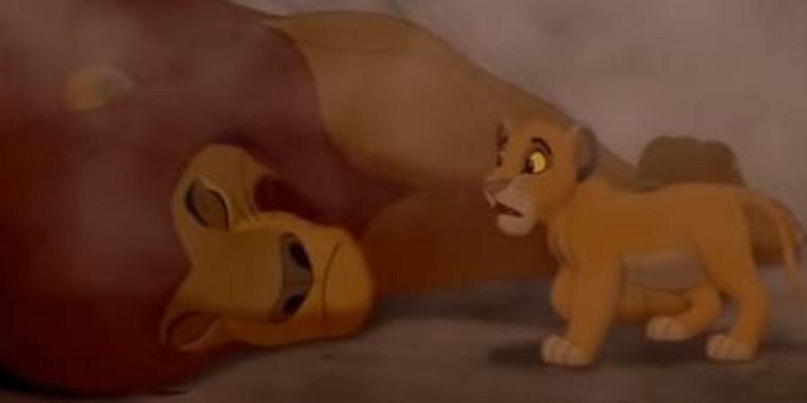 Lion King: Σκύλος παρακολουθεί την ταινία και κλαίει (vid)