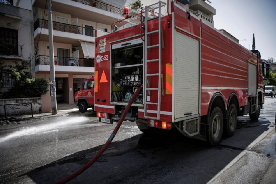 Ισχυρή έκρηξη στη λεωφόρο Βουλιαγμένης – Ένας τραυματίας