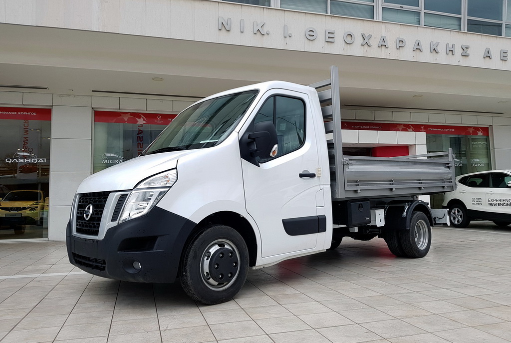 Nissan NV400 με ανατρεπόμενη καρότσα φόρτωσης