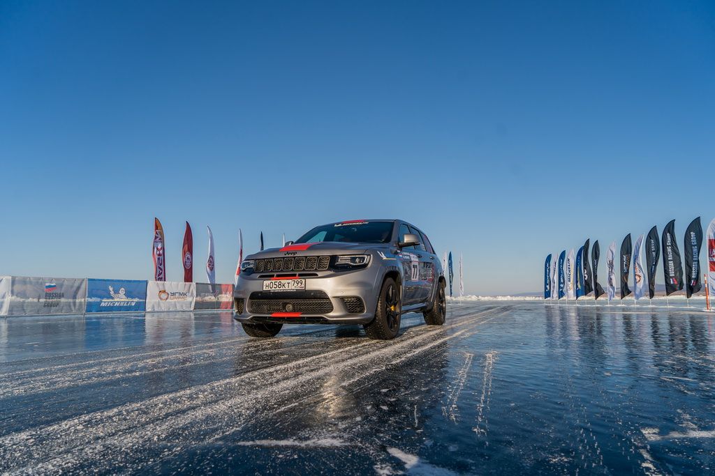 Ρεκόρ ταχύτητας στη λίμνη Βαϊκάλη από το Jeep Grand Cherokee Trackhawk