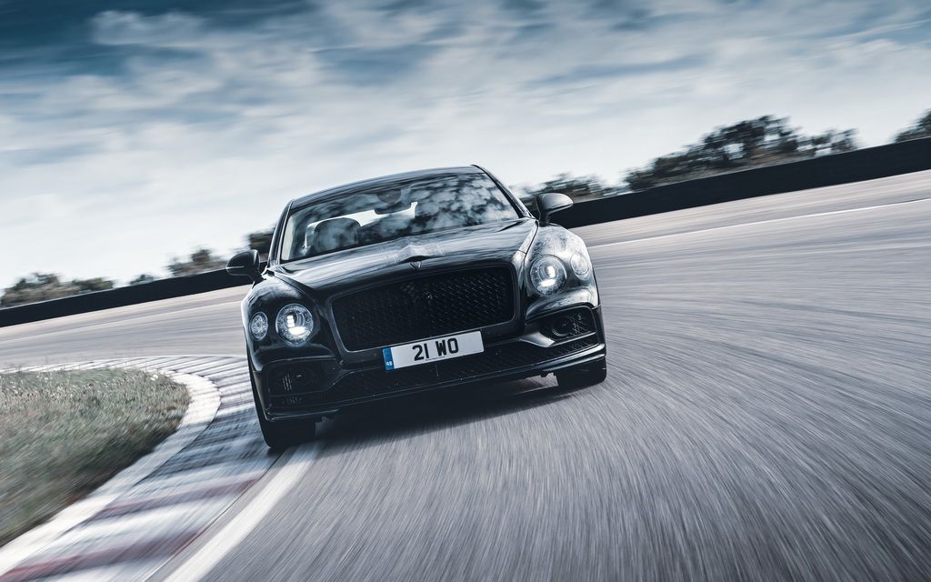 Νέα Bentley Flying Spur Grand Touring sedan