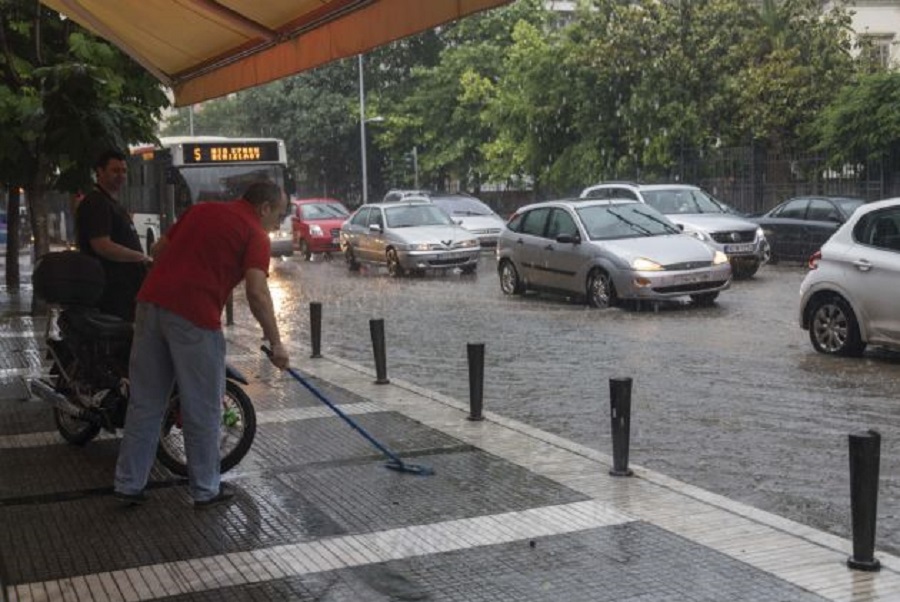 Βροχές, καταιγίδες και πτώση θερμοκρασίας – Πού θα χτυπήσουν τα φαινόμενα