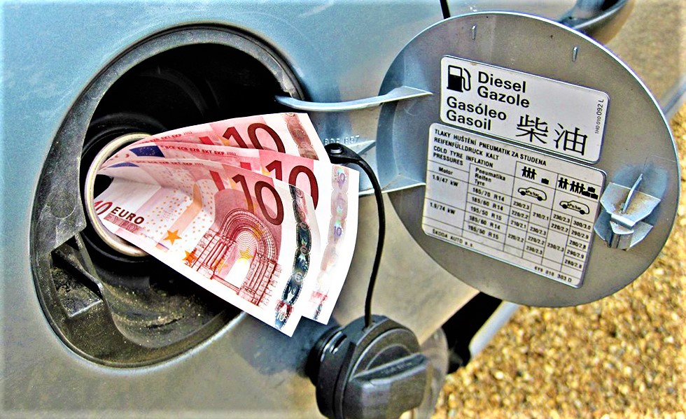Στα ύψη η τιμή της βενζίνης – Με πόσα ευρώ μπορούμε να γεμίσουμε το ρεζερβουάρ του αυτοκινήτου