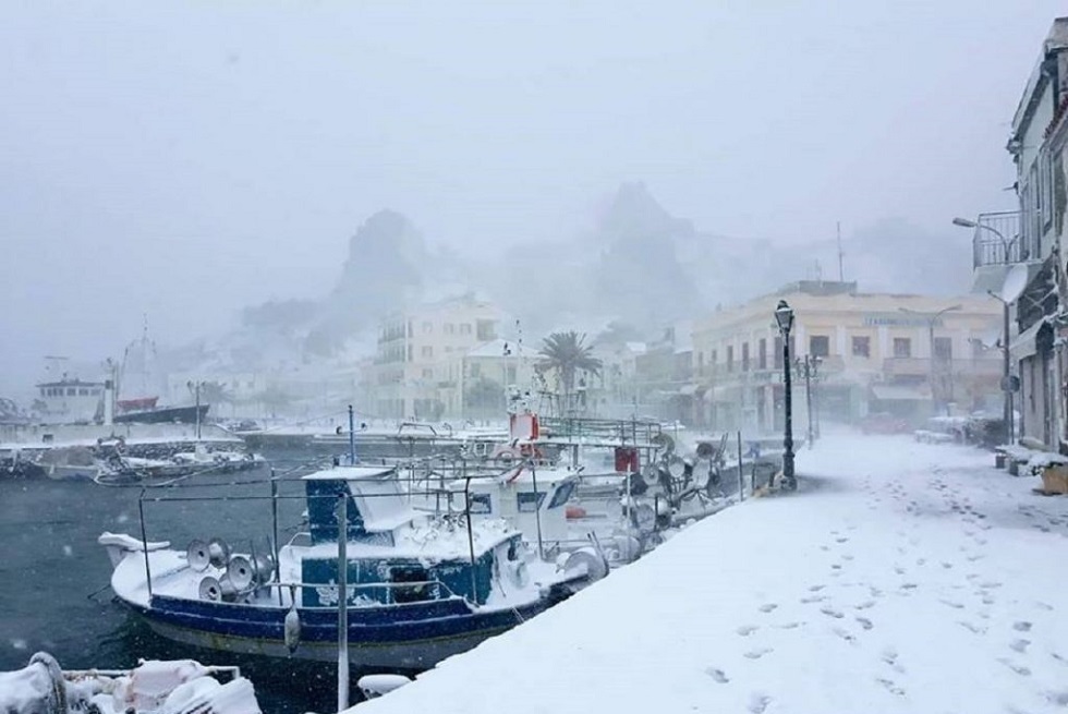 Χιόνια, καταιγίδες και ριπές ανέμου έως 140 χλμ/ώρα – Η «Ζηνοβία» με αριθμούς (pics)