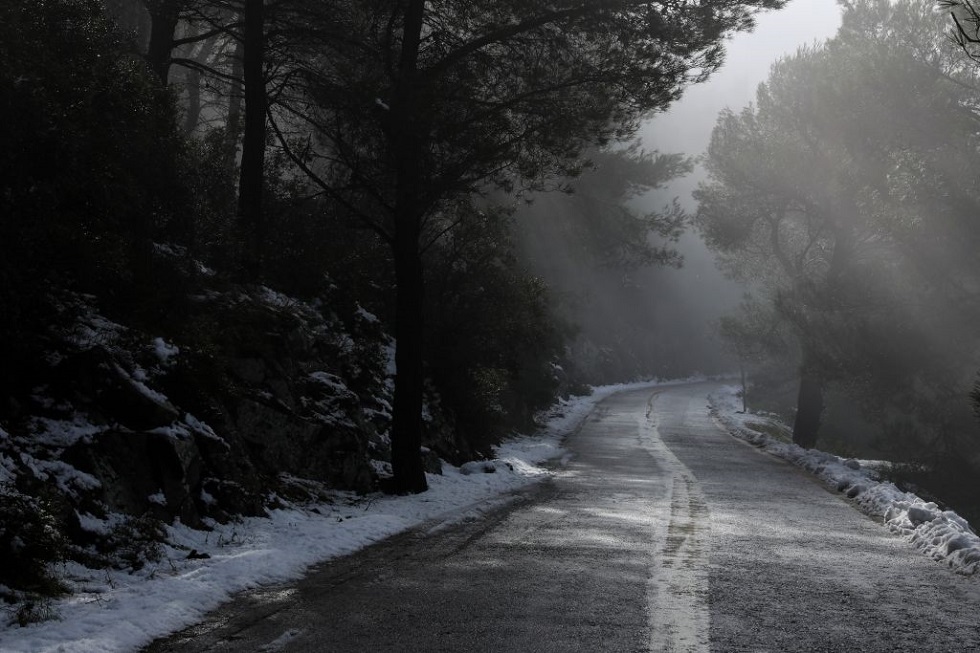 Καιρός: Ο «Ηφαιστίων» φέρνει χιόνια – Τι πρέπει να προσέξουν οι οδηγοί