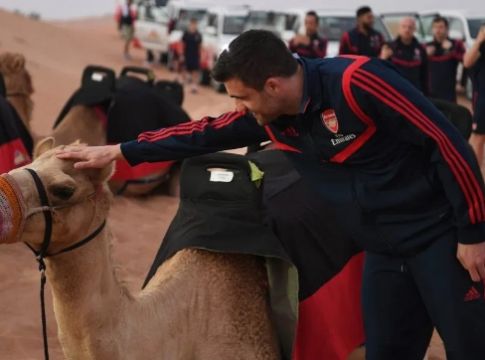 Η Άρσεναλ στην… έρημο πριν τον Ολυμπιακό (pics)