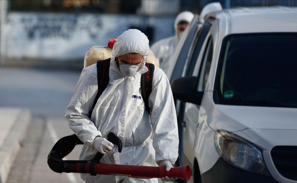 Ο κοροναϊός μπήκε στη ζωή των Ελλήνων – Έκτακτα μέτρα, κλειστά σχολεία, πολλά τα ύποπτα κρούσματα