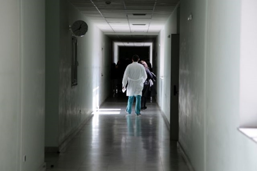Κορωνοϊός: Κόβονται οι άδειες στον τομέα της Υγείας με εντολή Κικίλια