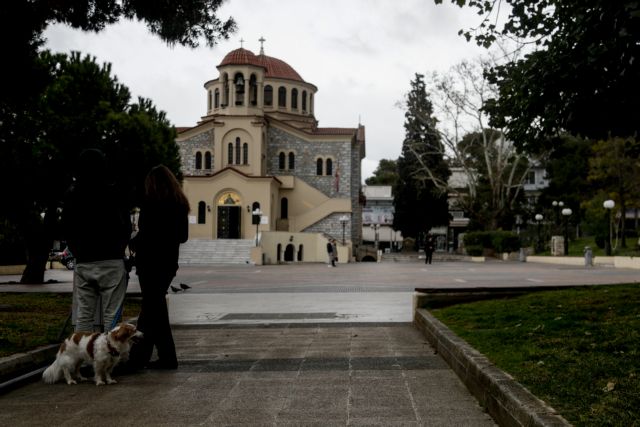 Πάσχα: Μαζεύουν υπογραφές για να κάνουν Ανάσταση στις εκκλησίες