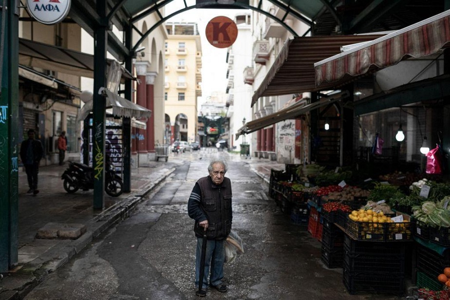 Πώς και πότε θα αλλάξει η ζωή μας μετά το Πάσχα: Τι προβλέπει το σχέδιο για σχολεία και καταστήματα