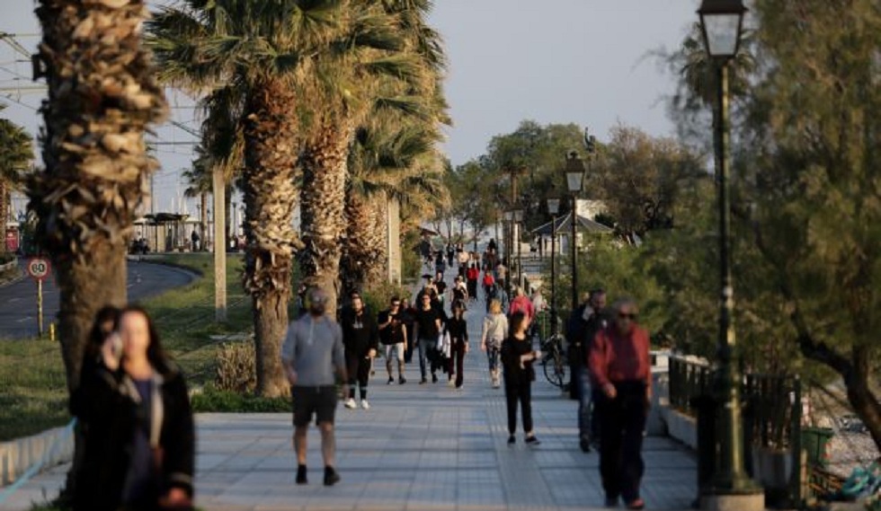 Έξαλλος ο δήμαρχος Φαλήρου με τον συνωστισμό: Δεν είναι ώρα για πικ νικ, έχουμε πόλεμο