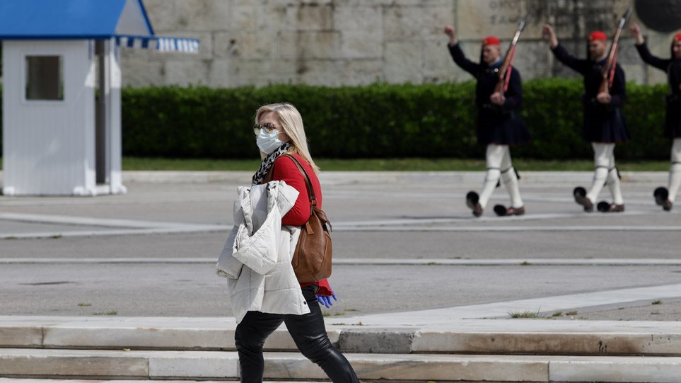 Κορωνοϊός – Μάσκα: Πού θα πρέπει να τη φοράμε, η σωστή χρήση της και οι κίνδυνοι