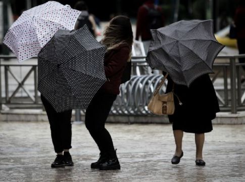 Καιρός: Τοπικές βροχές και καταιγίδες