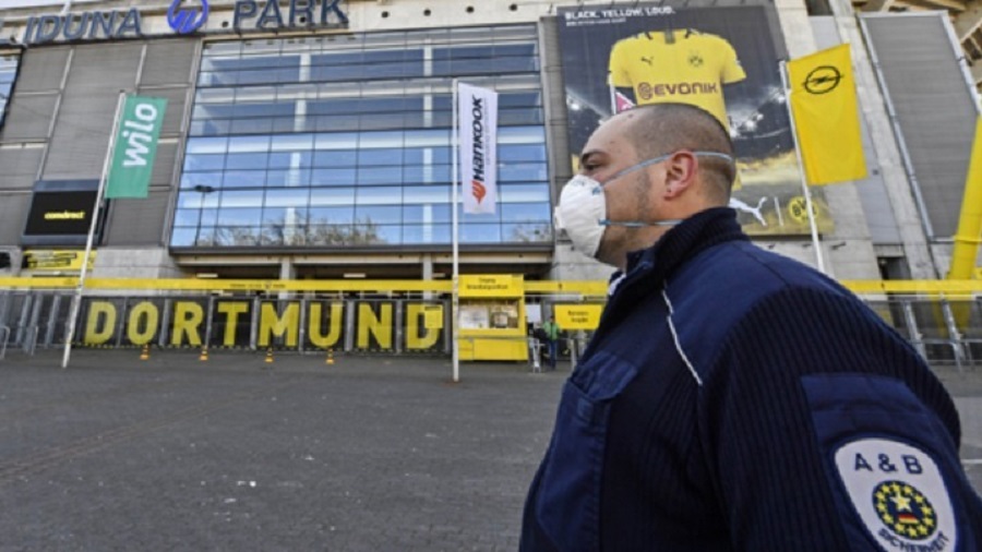 Με μάσκες στο γήπεδο οι ποδοσφαιριστές στην Bundesliga