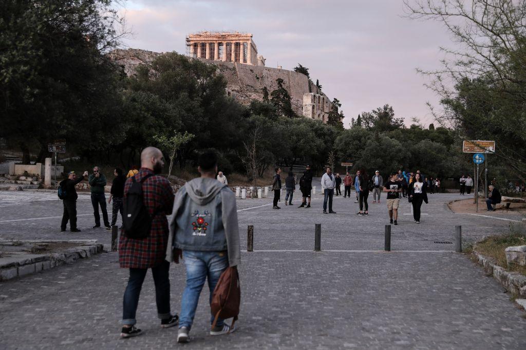 Κοροναϊός: Λουκέτα, πρόστιμα, τοπικές καραντίνες και απαγόρευση κυκλοφορίας στο τραπέζι