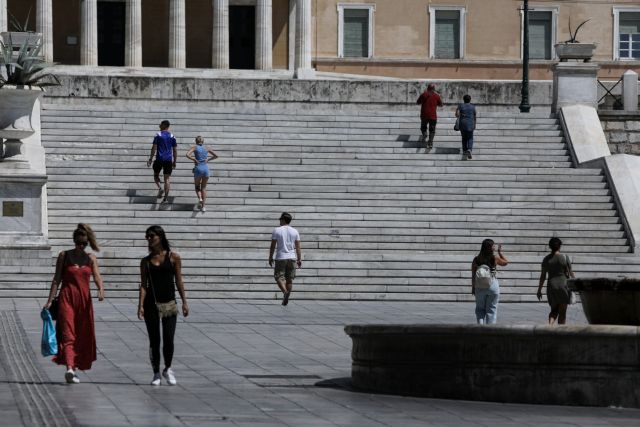 Κορωνοϊός : Τρομάζουν οι αριθμοί – «Είμαστε στο δεύτερο κύμα, πρέπει να πάρουμε νέα μέτρα»