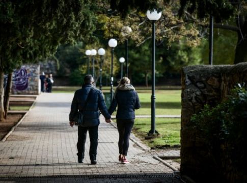 Lockdown : Πώς φτάσαμε στα σκληρά μέτρα και τα ερωτήματα που προκύπτουν